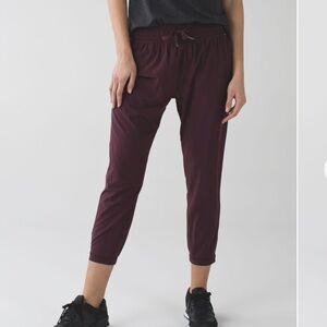 Lululemon Namaskar Crop
Bordeaux Drama